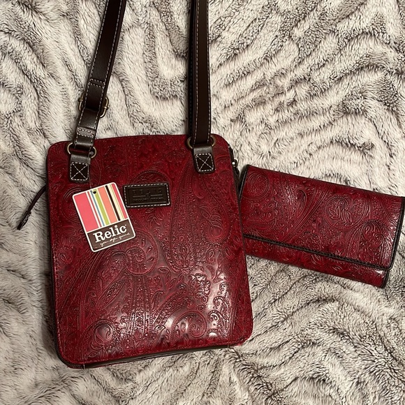 Deep red paisley tapestry RELIC purse and wallet. Rare - Picture 3 of 9